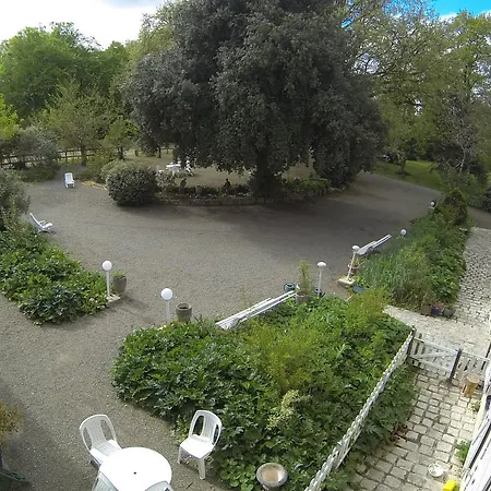 Du Chateau De Begue Apartment