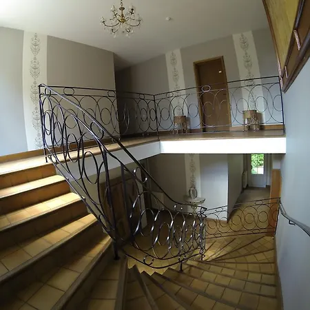 Du Chateau De Begue شقة *