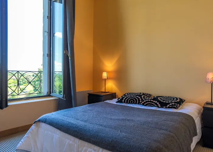 贝格城堡公寓 *